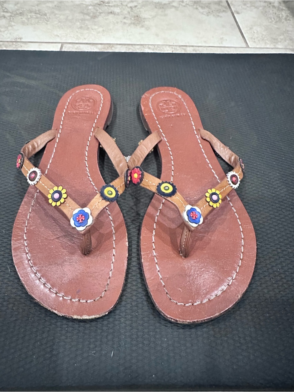 TORY BURCH Women's Brown Floral Leather Thong Sandals Size 7M Great Condition